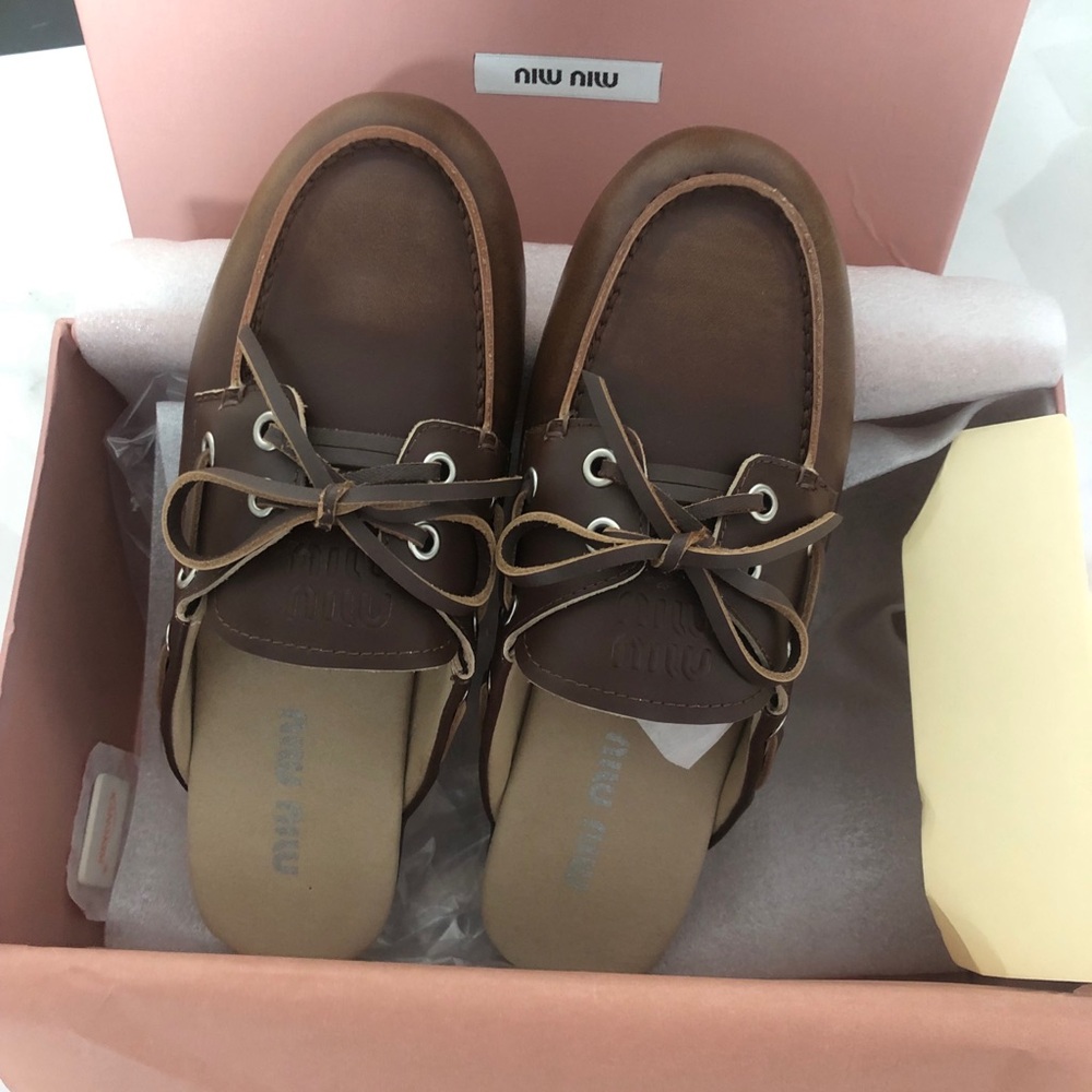 Miu Miu Elegant Bow - detail Leather Mules - Picture 8 of 11
